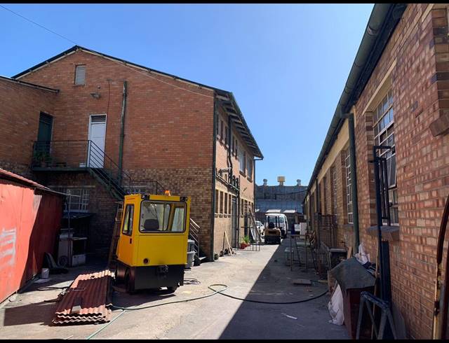 5,100M² WAREHOUSE FOR SALE IN INDUSTRIA